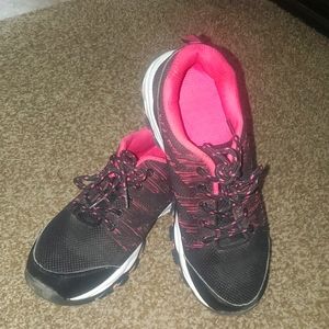 Women's hiking sneakers